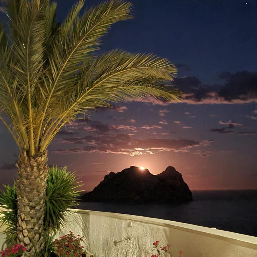 Los Geraneos Aguilas Bagian luar foto
